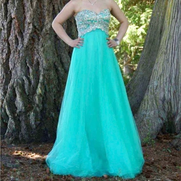 David’s Bridal Prom Dress - Picture 2 of 5